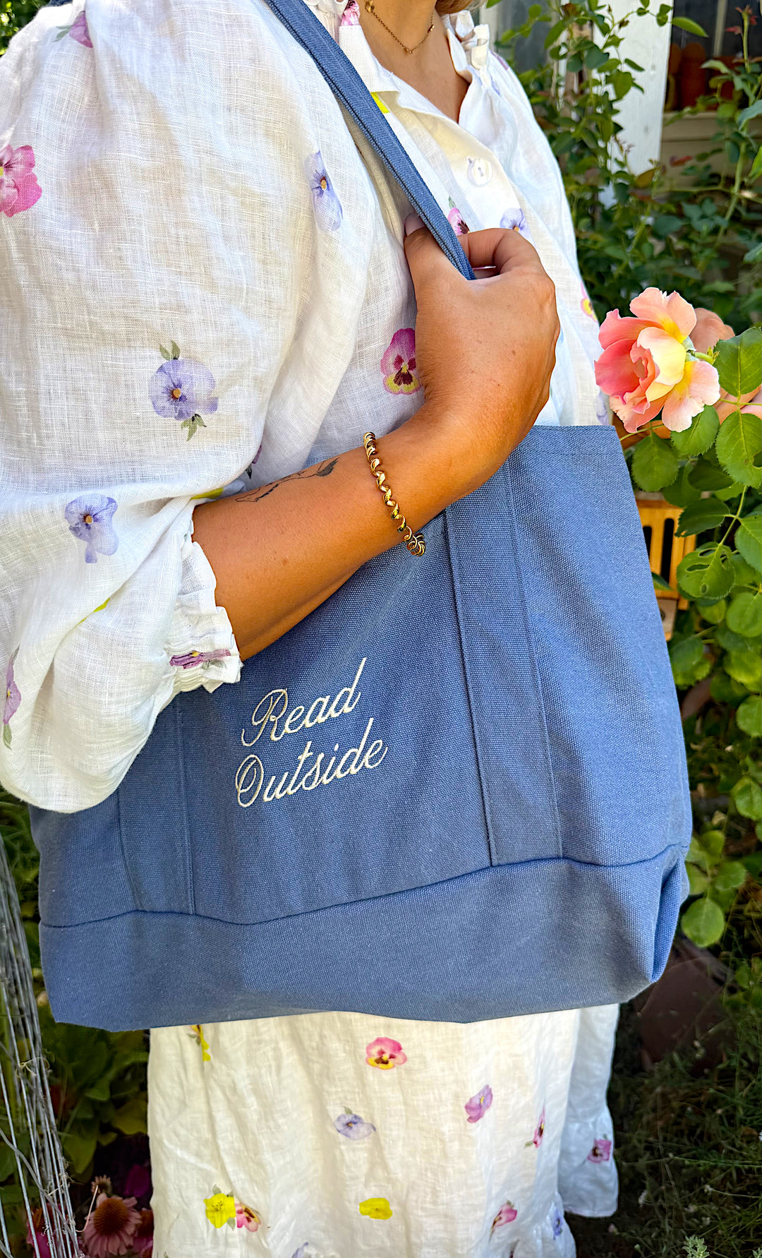 Read Outside Tote