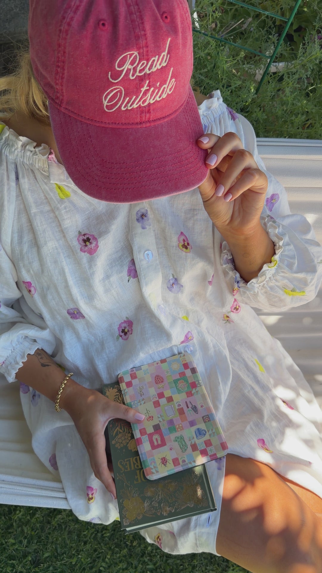 Read Outside Hat